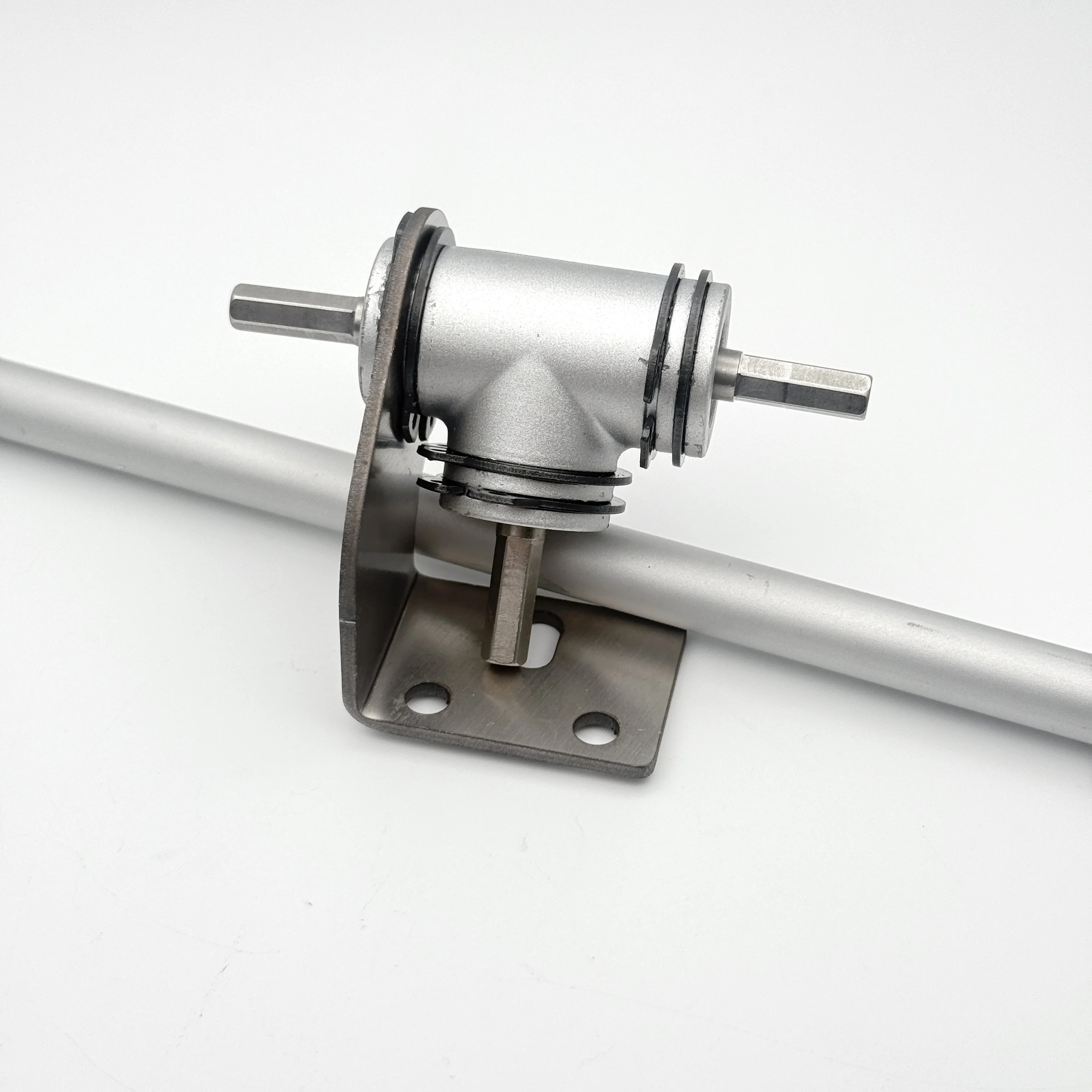 1:1 3-Way Steering Gearbox Equipment Bearing Transmission Gearbox 0.8M 5MM HEX Stainless Steel Shaft Angle Transmission