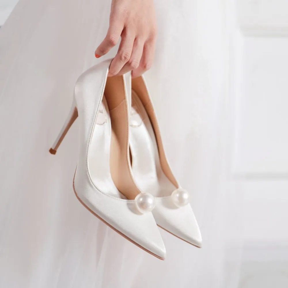 

2026 New Designer White Satin Wedding Bride Shoes Pearl High Heels Shoes French Bridesmaid Shoes Fashion Pumps