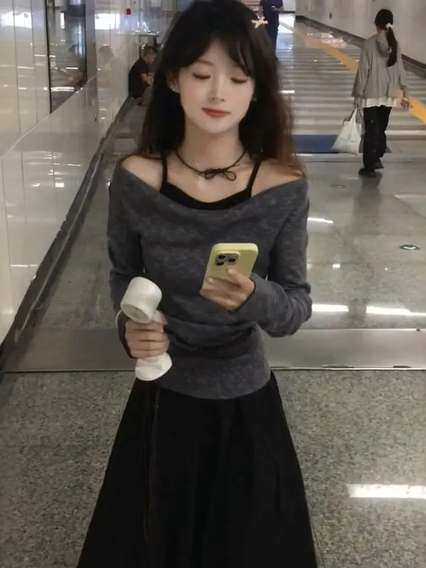 

Ретро-костюм из двух предметов: удобная футболка с длинным рукавом и юбка для весеннего молодежного повседневного образа.