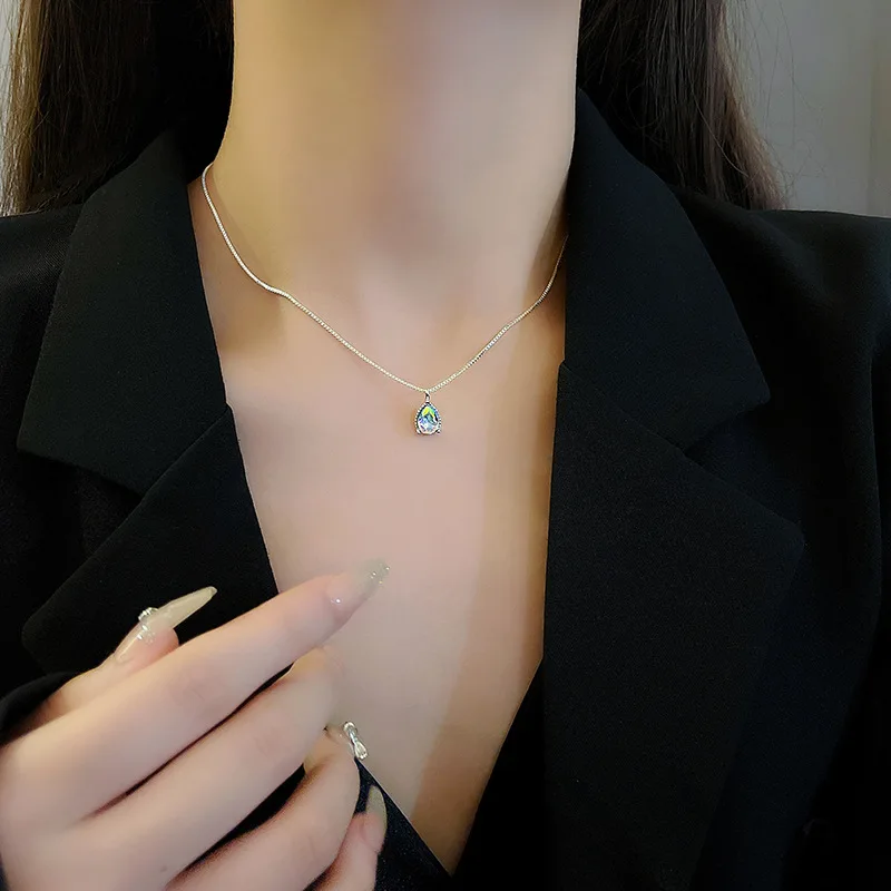 Why This Simple Silver Necklace Is the Only One I Wear Every Day Why This Simple Silver Necklace Is the Only One I Wear Every Day