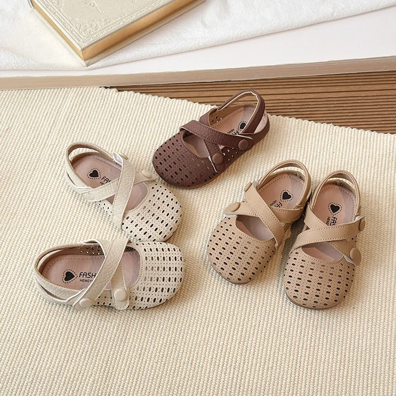 

Женские модные ретро-сандалии для девочек, летние новинки 2026 года, детские пляжные туфли на плоской подошве, удобные нескользящие сандалии для девочек, босоножки