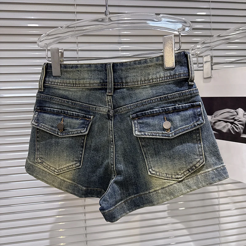 2025 Autumn New Retro Spicy Girl Sticky Leather Waist Head Design Washed Cowboy Shorts Women Street Fashion Casual Shorts