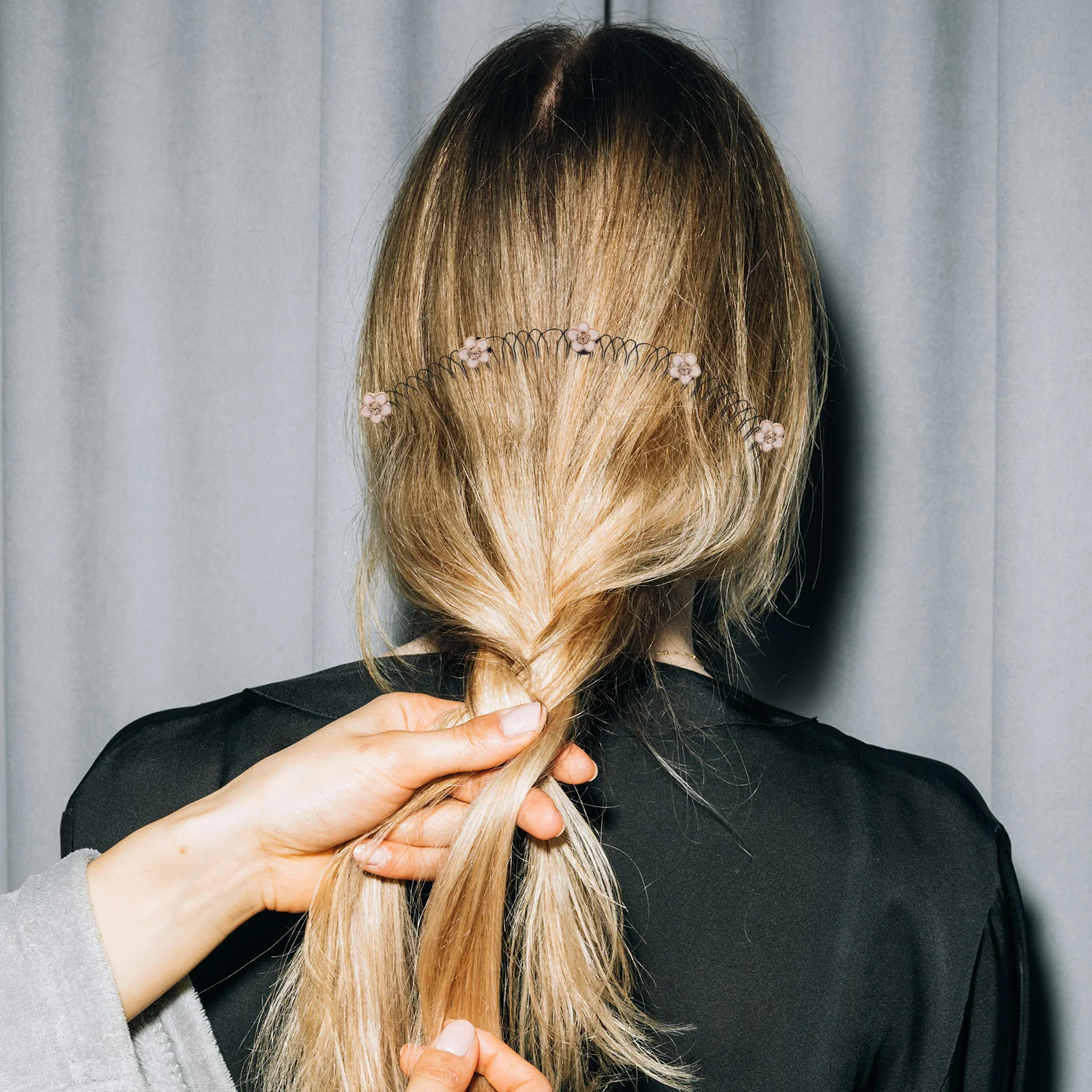 

2Pcs Hair Finishing Fixer Invisible U Shape Comb Secures Flyaways Stretchable Styling Tool for Everyday and Special Occasions