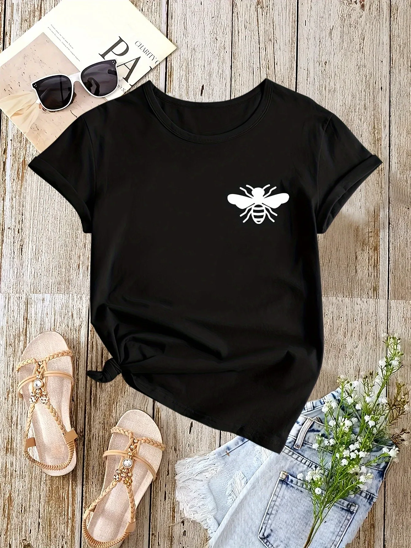 

Men's Black Bee Pattern T-Shirt, Simple Everyday Essential T-Shirt with Bee Design on the Left Chest, Regular Fit, Round Neck