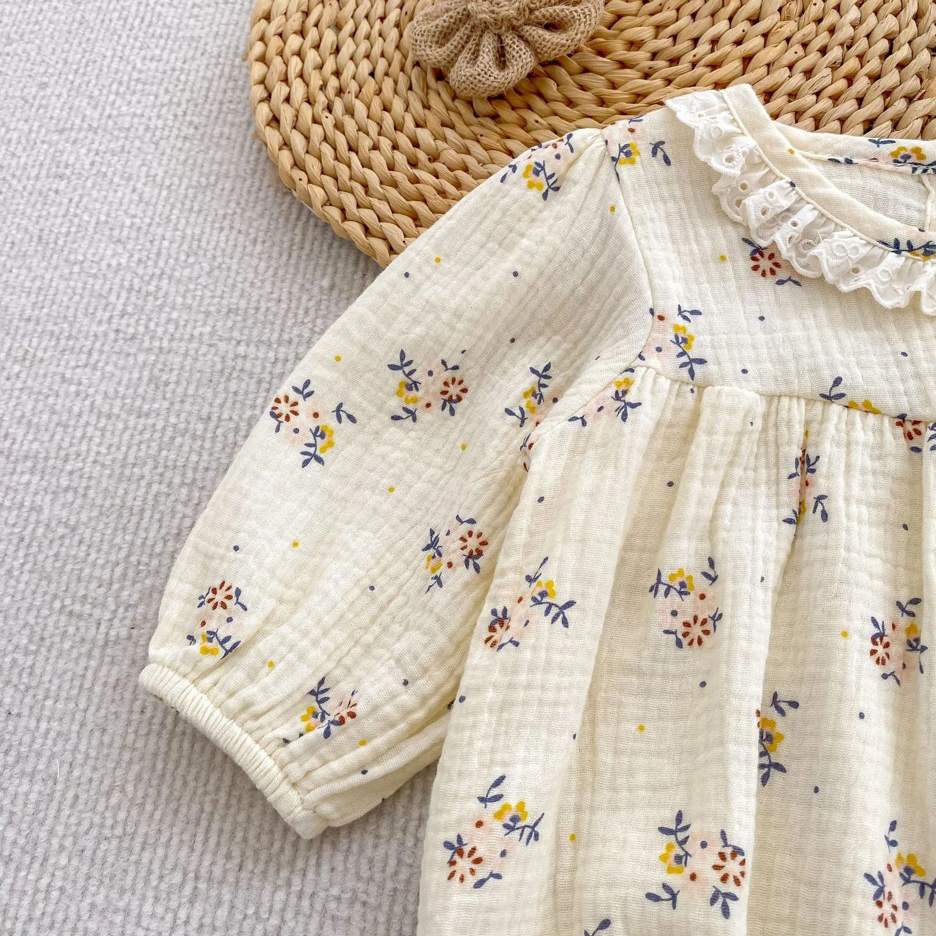 ชุดเดรสเด็กผู้หญิงลายดอกไม้ คอปกผ้าลูกไม้ ชุดเจ้าหญิงน้อย ฤดูใบไม้ผลิ ฤดูใบไม้ร่วง ผ้าฝ้าย ชุดรอมเปอร์ 0-24 เดือน เสื้อผ้าเด็กอ่อน แต่งระบาย ปี 2025