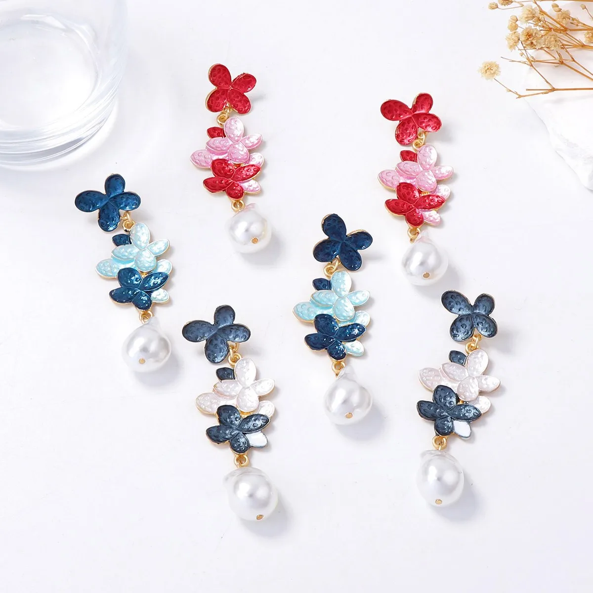 Exaggerated simple and fashionable versatile drip oil thin coating contrasting color splicing flower alloy imitation pearl penda