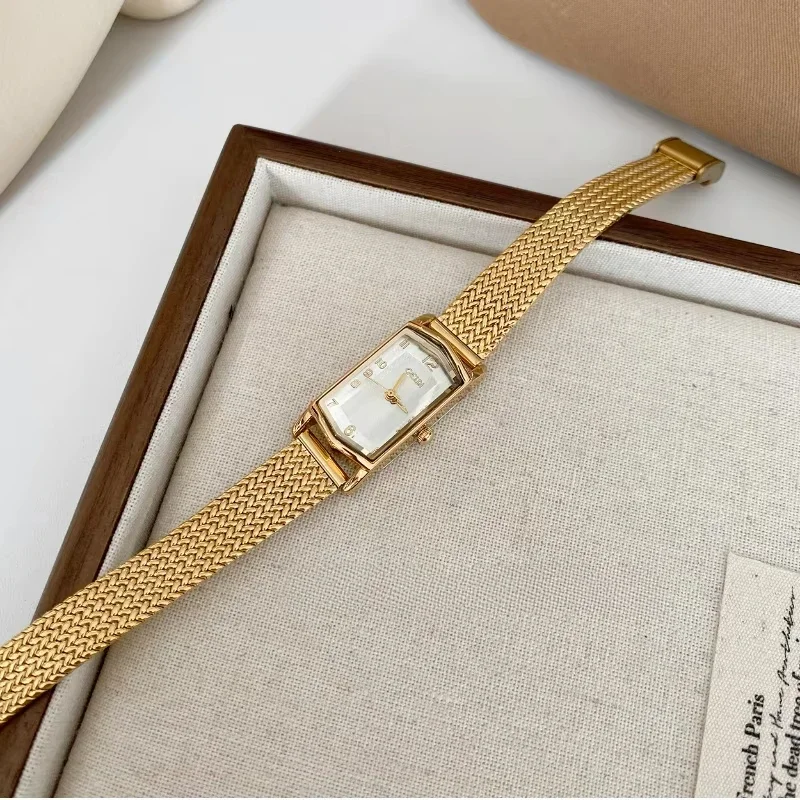 Antique Style Design Sense Womens Small Gold Watch Senior Sense Exquisite Temperament Ladies Quartz Watch Relojes Para Damas