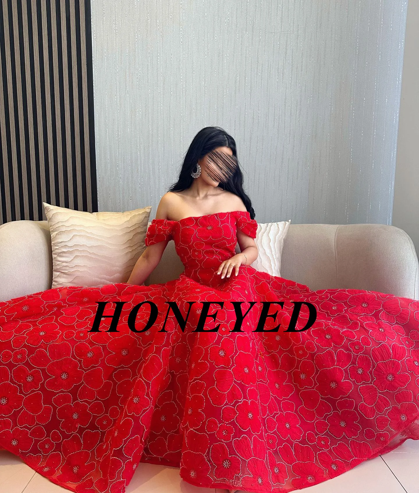 HONEYED-vestido de noche de lujo para mujer, traje rojo de línea A con flores, hombros descubiertos, baile de Arabia Saudita, longitud hasta el suelo, Dubái, 2024