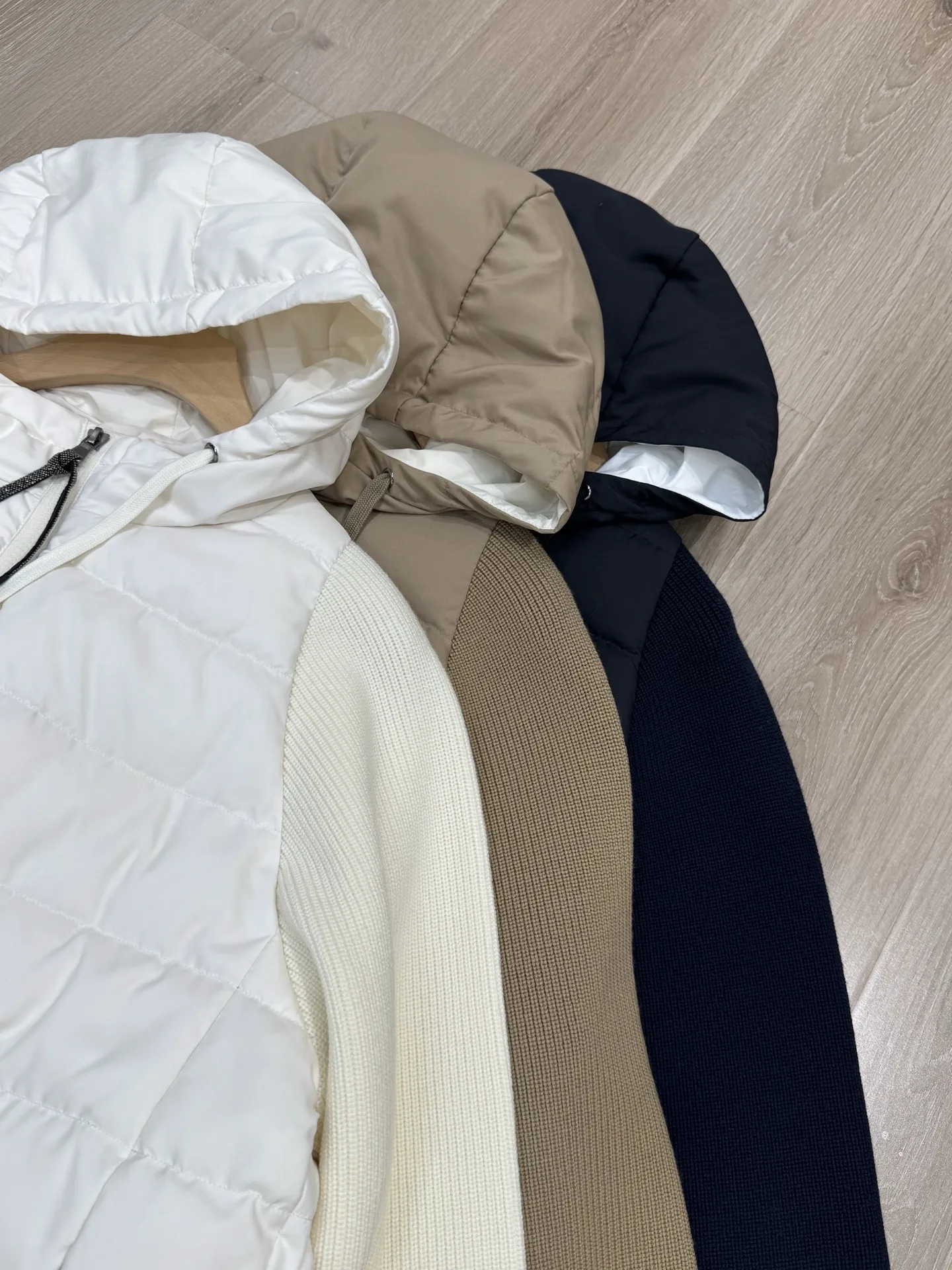 Nuovo tessuto antivento e impermeabile Piumino in piuma d'oca bianca in lana cashmere con maniche a pipistrello Stile corto