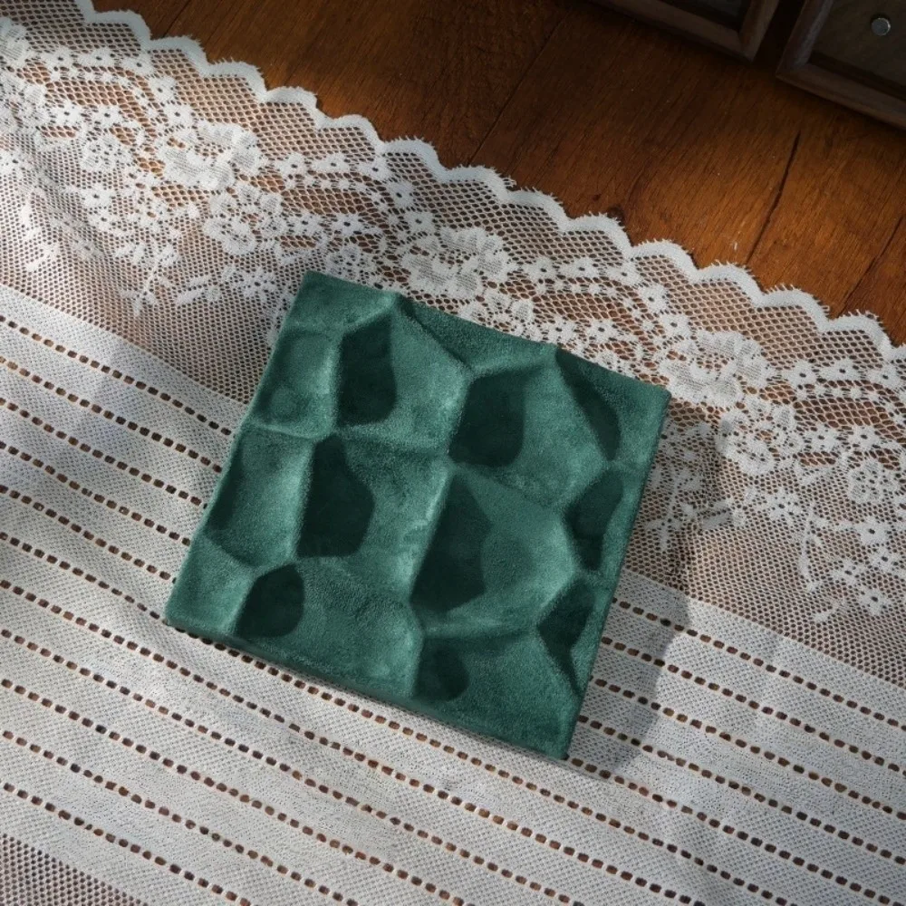 

Тканевый лоток для хранения украшений: Изысканная подставка для колец и серег в стиле INS, простой аксессуар для прилавка ювелирного магазина