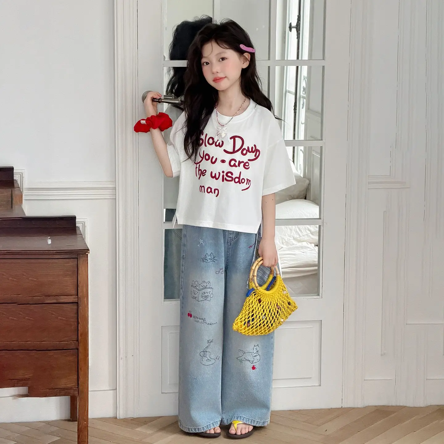 Girls 2-Piece Fashion Casual Outfit Letter Print Short Sleeve T-Shirt+ Cartoon Embroidery Wide Leg Jeans Streetwear Set for Kids