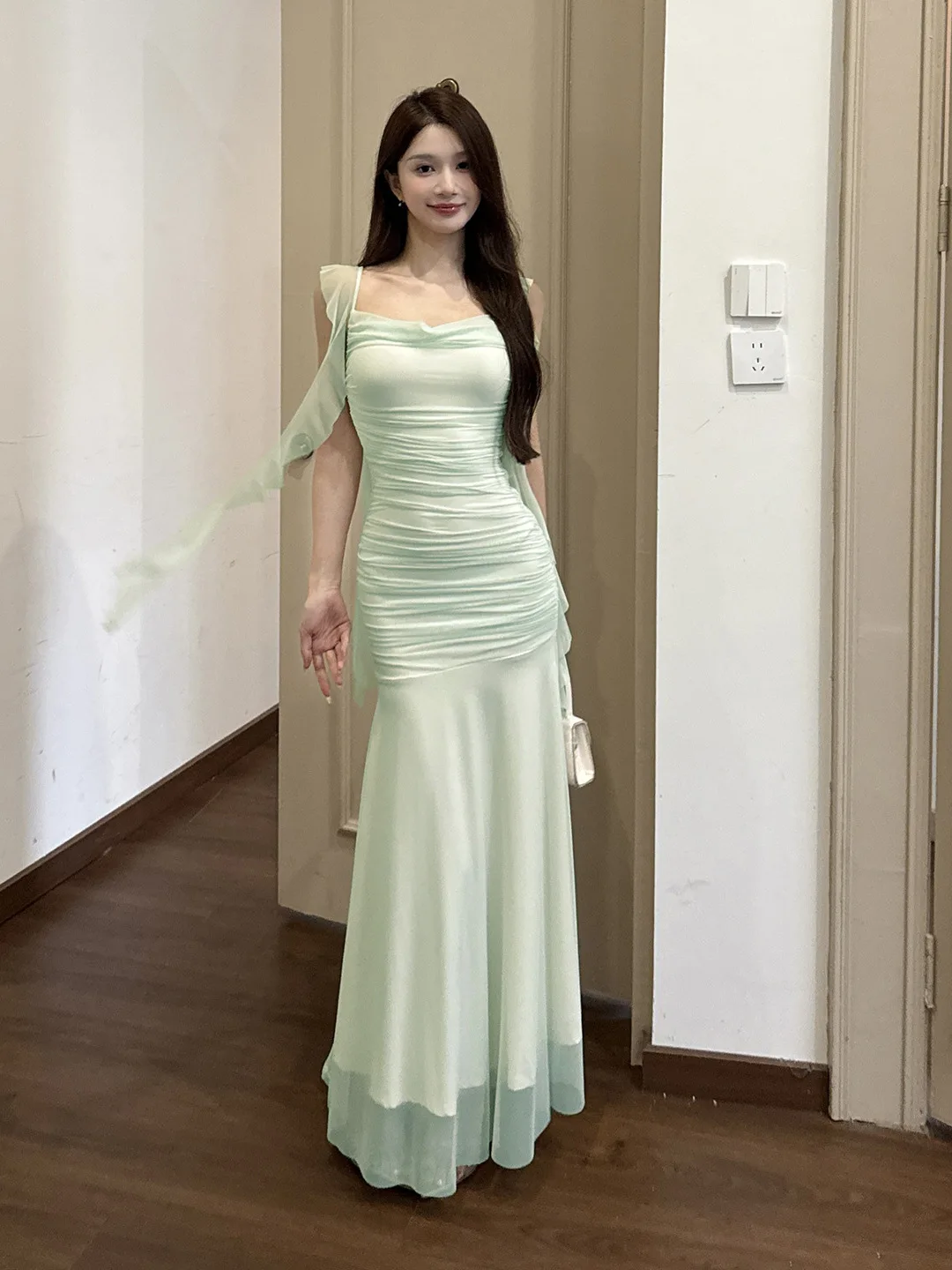 أنيقة بقماش شفاف فستان رصاص المرأة Ruched لوحة تصميم الشريط الأخضر لهجة مثير تقاطعات الظهر حفلة موسيقية Vestidos رداء