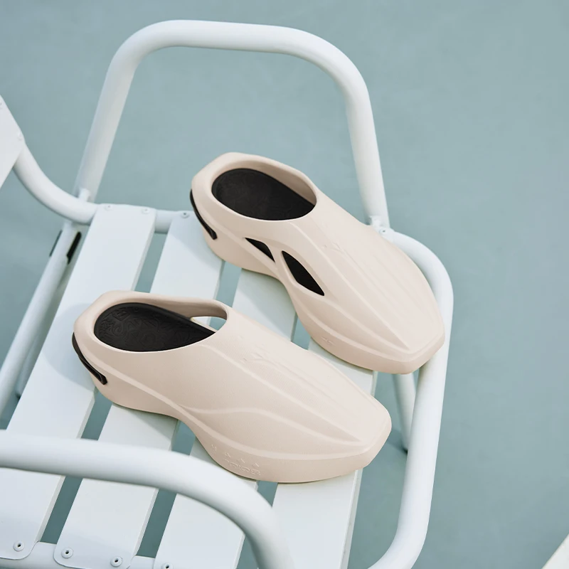 361 Degrees Joker Cyber Men Slippers Outdoors Breathable Soft Anti-slip Antiskid Beach Sandals Flexible Male Shoes 672521104 view 3