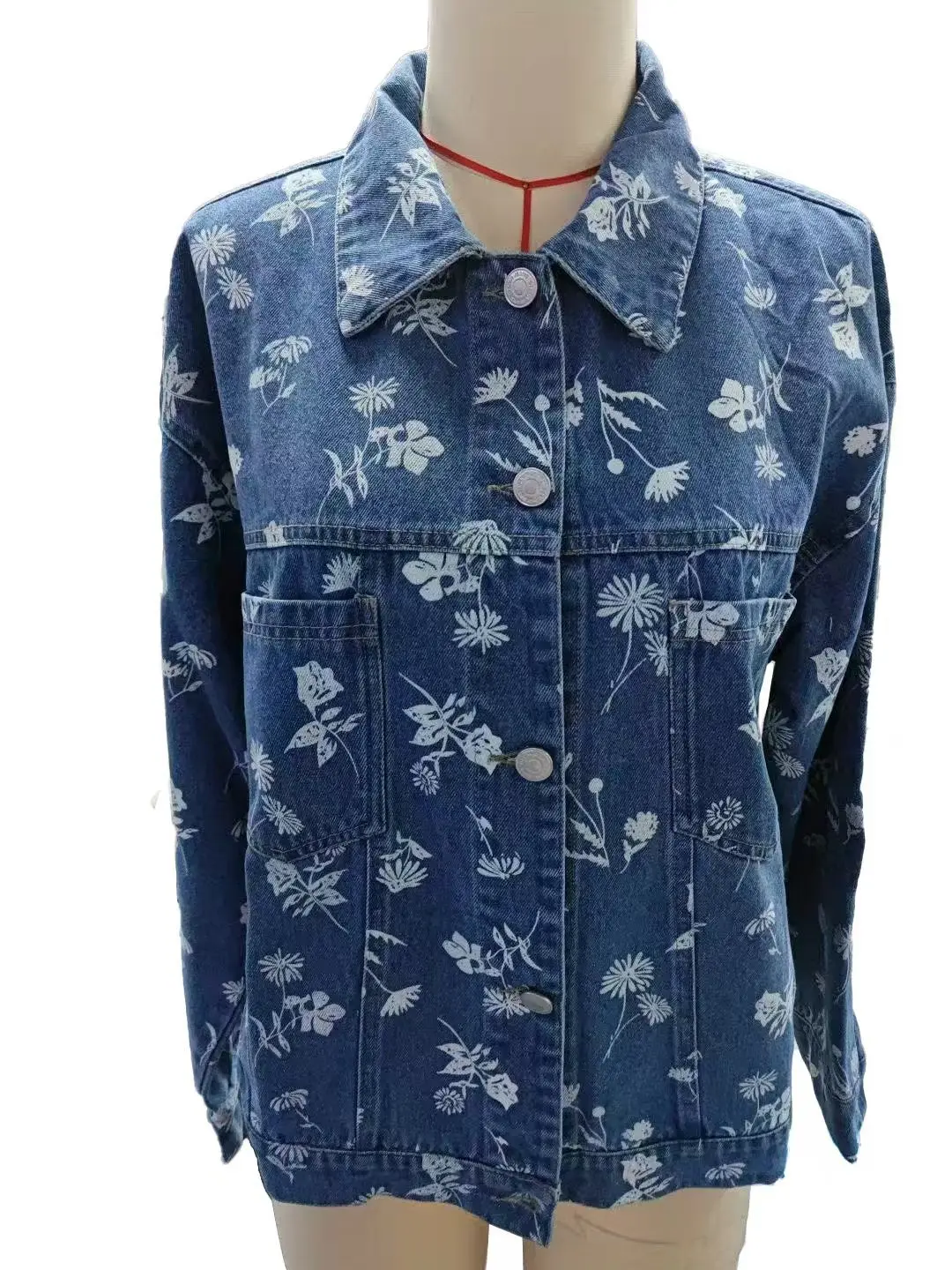 レトロプリント女性デニム秋の新刺繍花柄コントラストブルーデニムシャツファムスリムカジュアル多用途アウタートップス