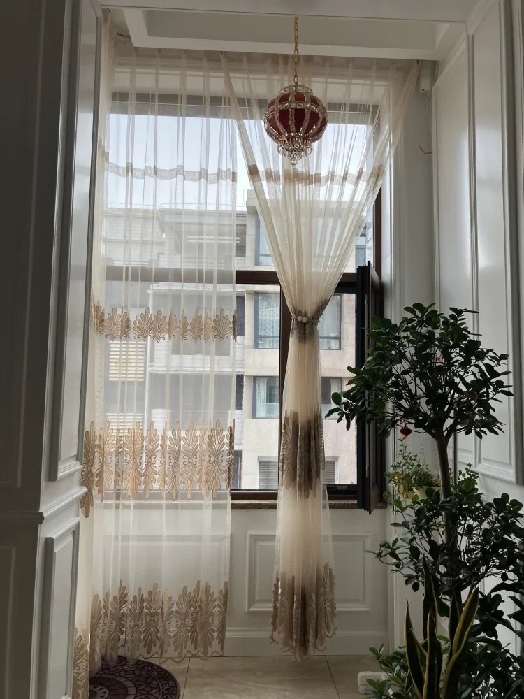 Luxuriöse europäische Villa, Wohnzimmer, bestickte Vorhänge, einfaches europäisches Schlafzimmer, Arbeitszimmer, Balkon, Kaffeefarbe, Tüll, individuelle Gestaltung – Detail 31