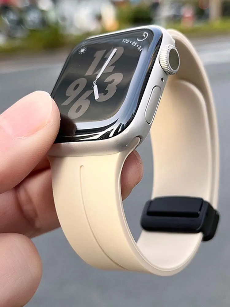 

Magnetic Strap For Apple watch band 44mm 45mm 49mm 40mm 41mm 42mm 38mm 45 mm Silicone Bracelet iWatch Series 7 8 se 6 5 3 ultra