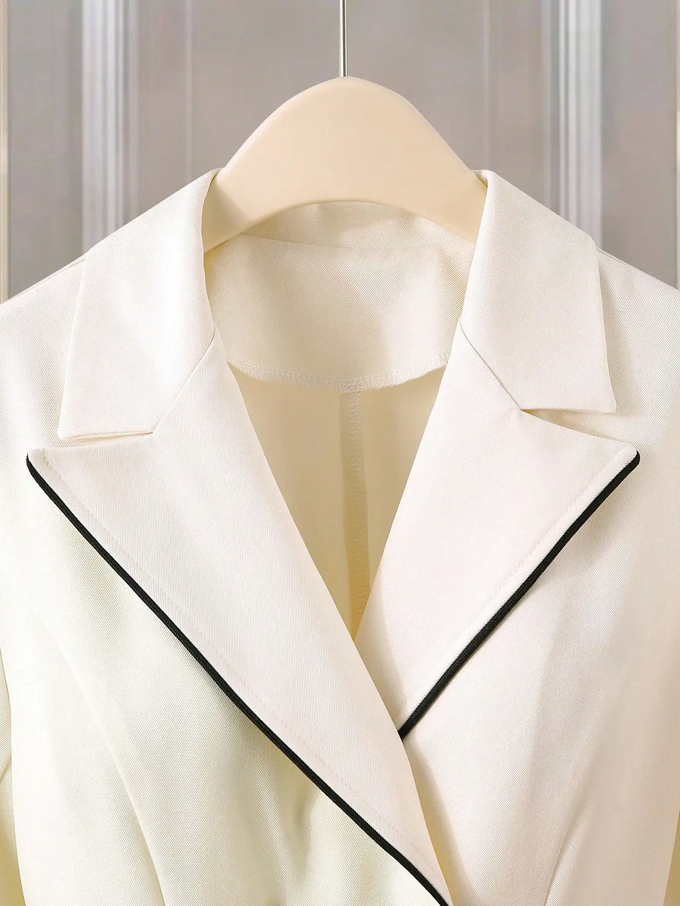 Elegant Minimalist Double-Breasted Slim Fit Black Trim Detail Suit Jacket, Suitable for Daily Commute Fall Cloth for Women Coats - Image 4