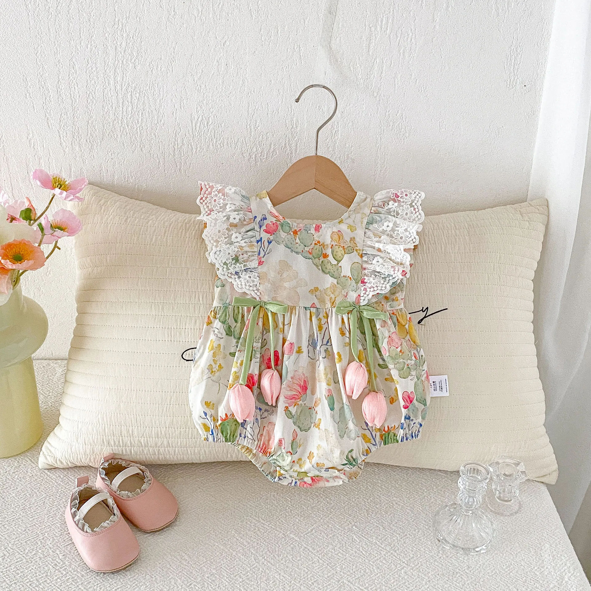 Summer 0-2Y Newborn Baby Bodysuits Rural Three Dimensional Flowers One Pieces Lace Flying Sleeve Printed Princess Crawler