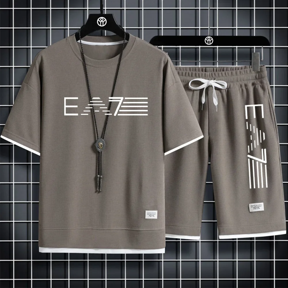 

New summer men's sports outfit, fashionable outdoor casual breathable men's short-sleeved T-shirt and shorts two-piece set