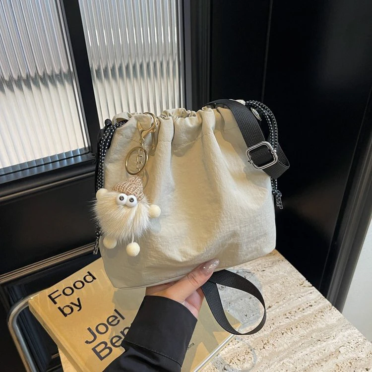 حقيبة دلو عصرية من النايلون للنساء، حقيبة كتف واحدة للطلاب، نمط كاجوال، قماش أكسفورد ناعم قابل للغسل