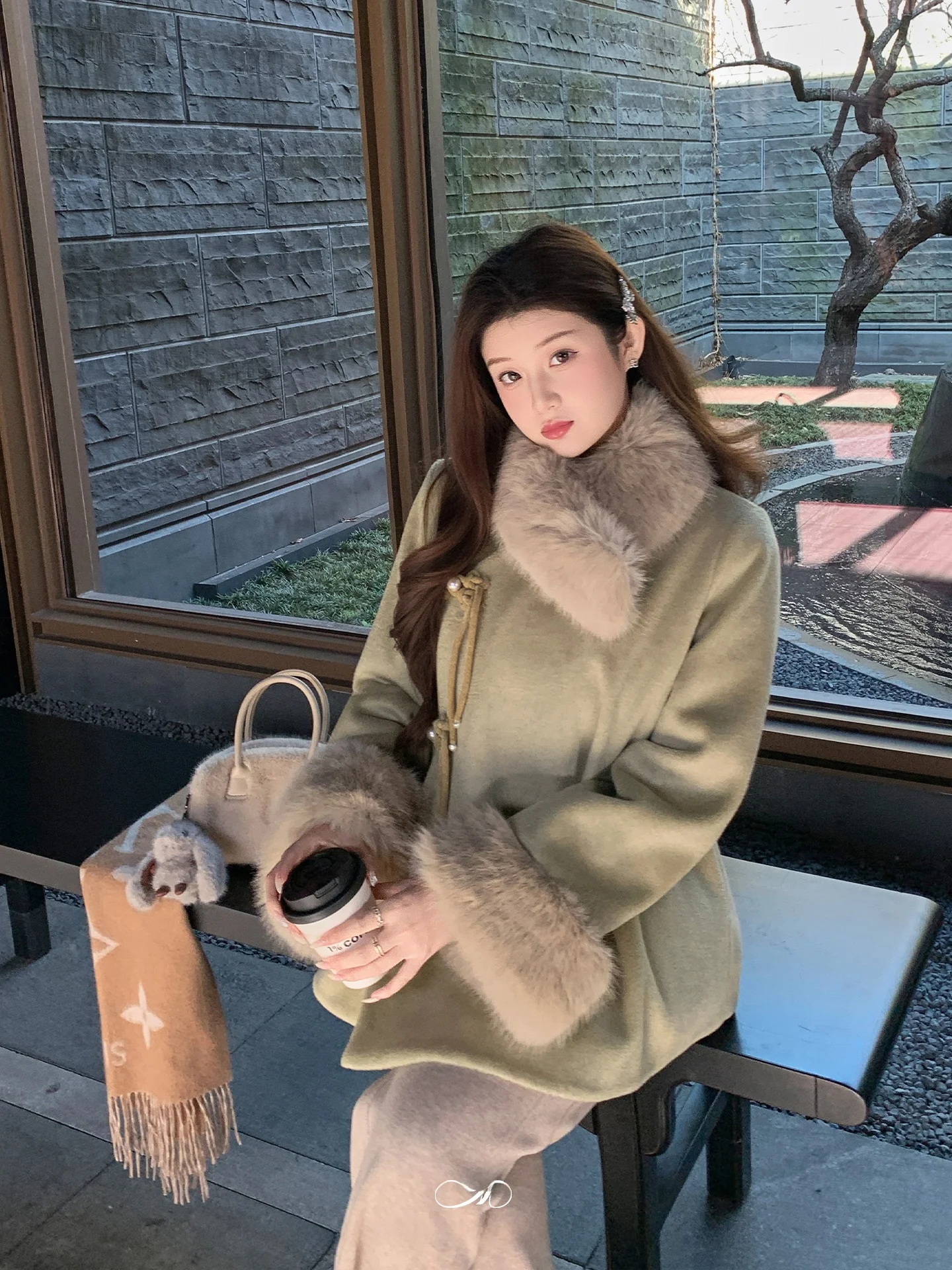 

plus Size Women's Woolen Coat with Fur Collar And Sleeves New Chinese Style Winter Clothes for Plump Women Loose And Slimming...