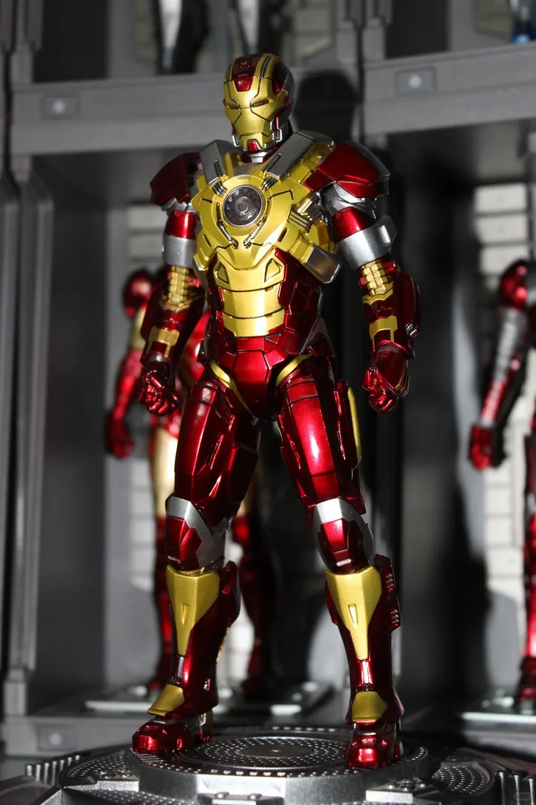 

Iron Man 3 Mark17 Action Figure 1:10 Scale Collectible Toy For Robot Fans Boys Birthday Gift Inspired By Movie Handmade Ornament