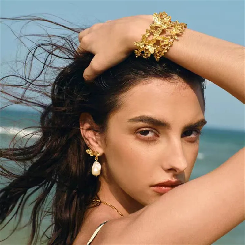 

MetalButterfly Rose Flower Open Hand Bracelet Fashionable Exaggerated Design High-End Feel Women's Jewelry Daily Party Accessory