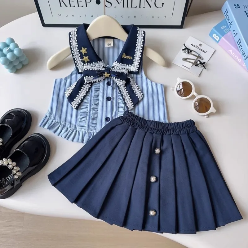 

Summer style girls' college-style outfit, cute and stylish sleeveless lace shirt, vest, and pleated skirt two-piece set