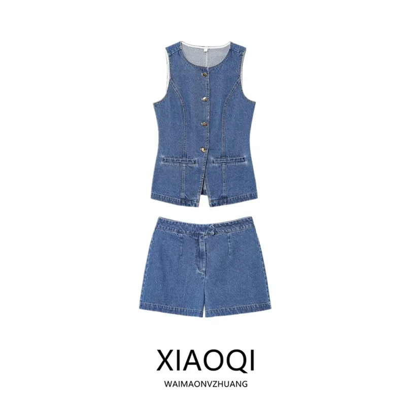 

Летний новый женский повседневный джинсовый комплект 2025 года: жилет в стиле ретро и шорты с завышенной талией для женщин 25-35 лет