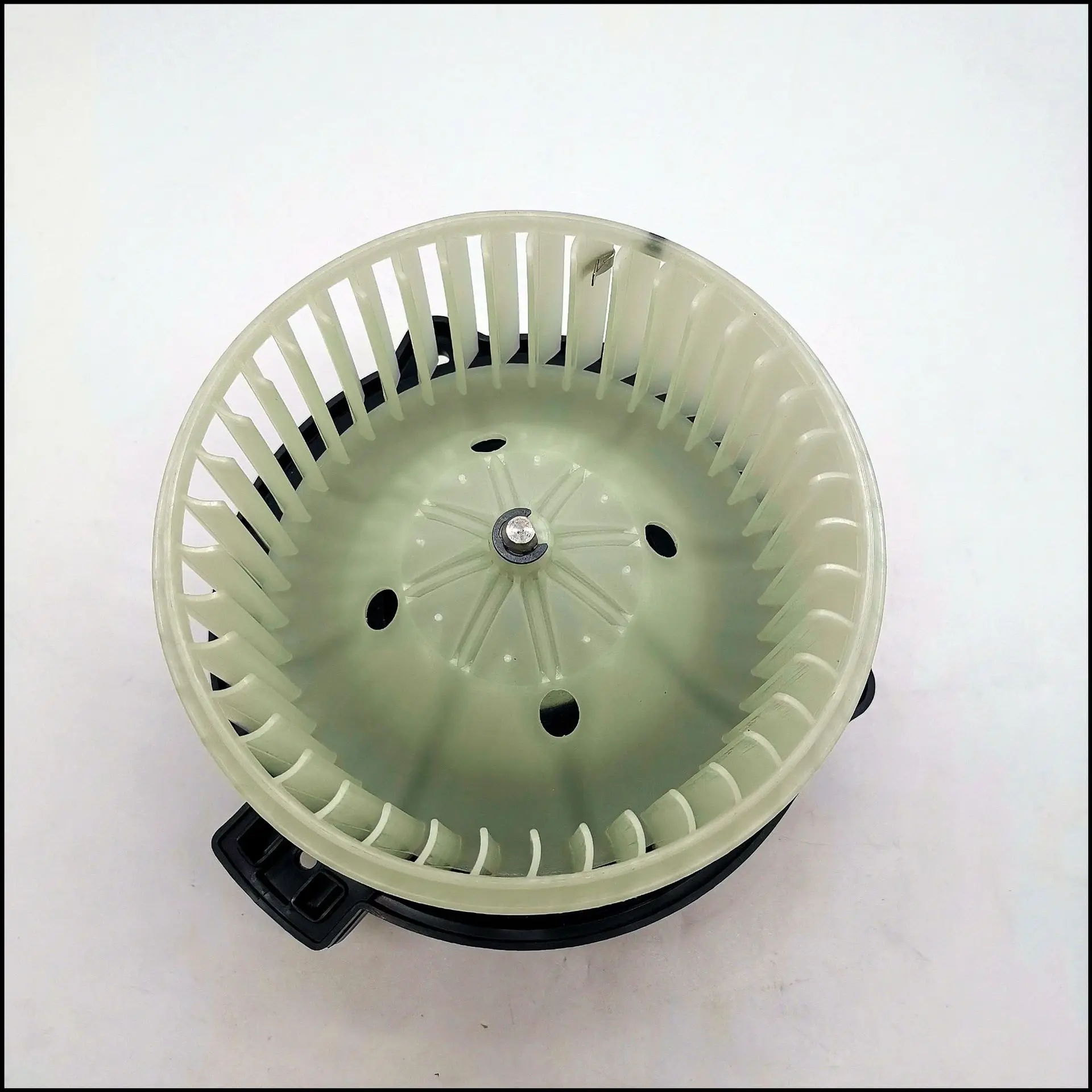

6921008A21 6921008A20 6813021030 BLOWER MOTOR for Ssangyong Rexton/Rexton II 2015/07-2017/06