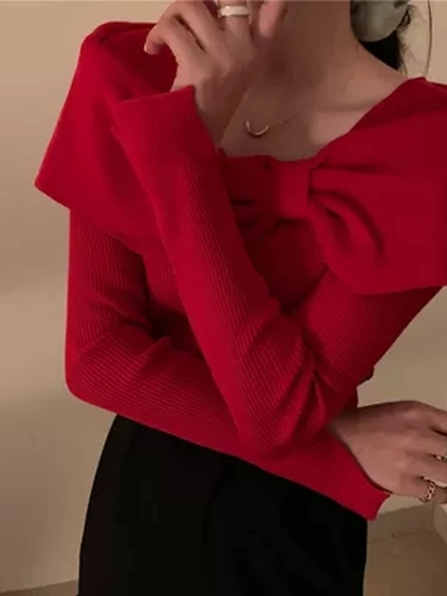 Red  Knot Base Shirt Women's Autumn Winter High-End Sensation Clavicle Exposure Knitted Top Unique And Exquisite Top