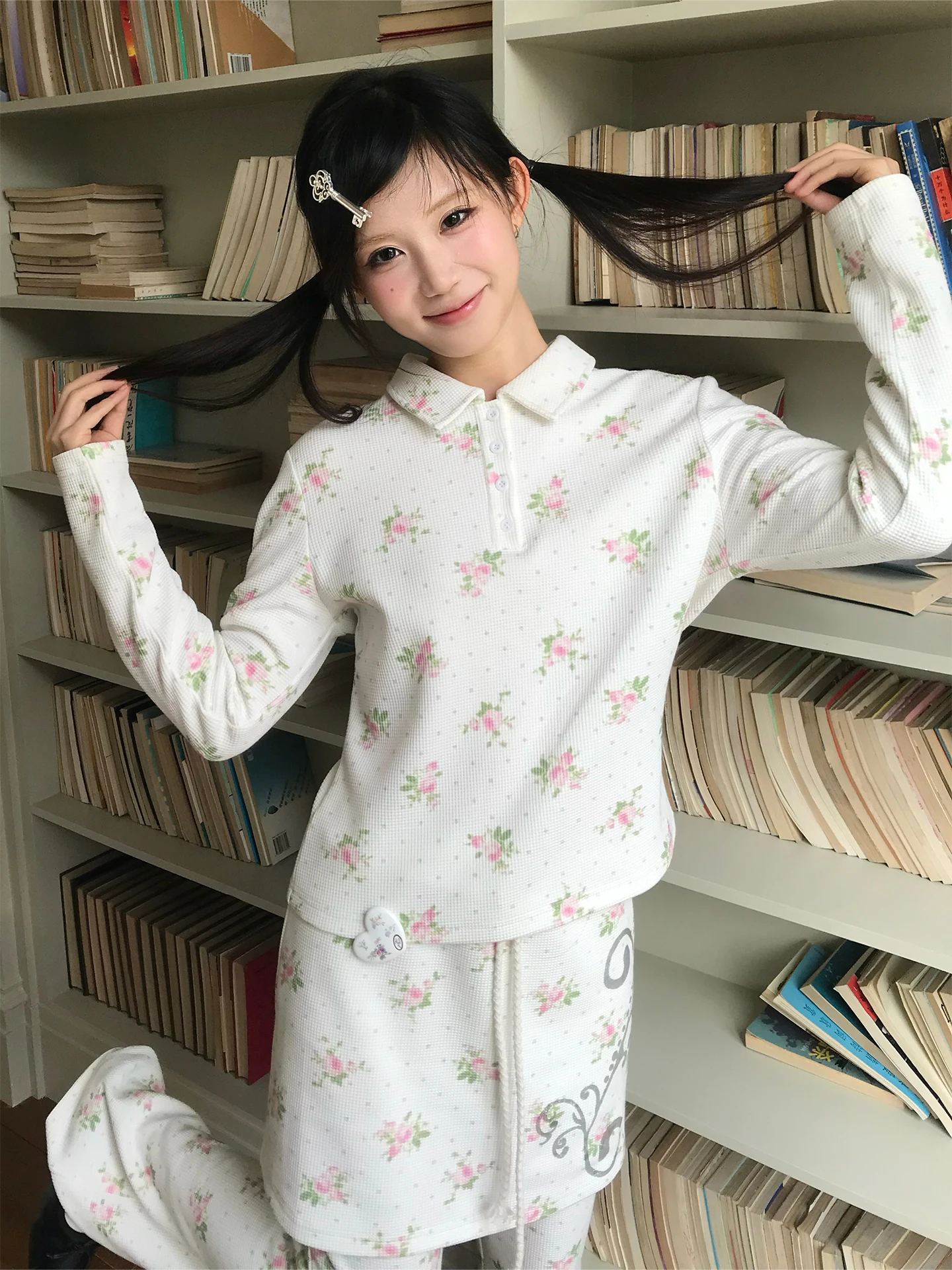 

Комплект moreeep Spring Floral adient Polka Dot: топ и юбка-шорты, повседневный свободный крой, смесь хлопка и полиэстера, длинный рукав