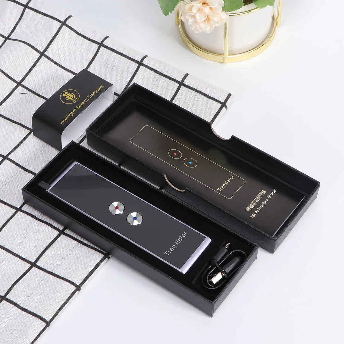 

Smart Translation Device Wireless 10M Range 2M Voice Recognition Rechargeable Portable Language Translator For Travel Business