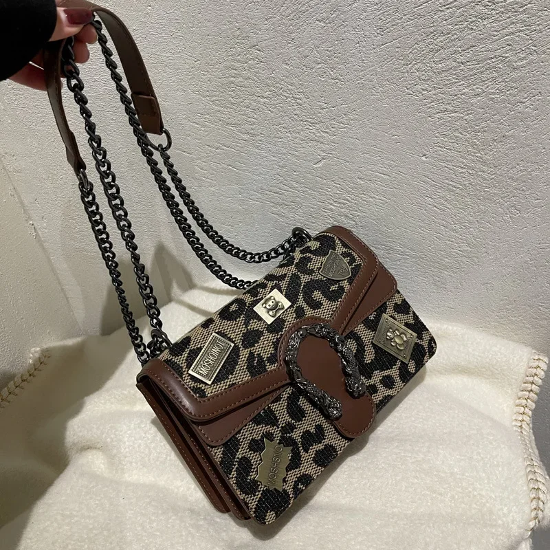 

Новая женская сумка 2025 года — сумка-цепочка с ретро-узором в иностранном стиле, универсальный стиль High-Sense, на одно плечо и через плечо.