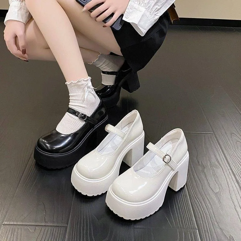 Białe bardzo wysokie obcasy Mary Jane Buty dla kobiet Skóra lakierowana Chunky Platforma Czółenka Kobieta Gothic Buckle Strap Lolita Shoes