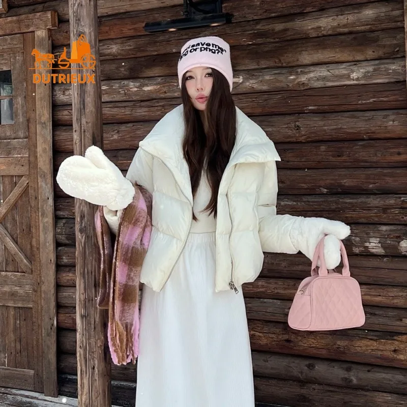 2025 New Winter Women's Black and White Down Jacket, 90% White Duck Down Fashion Elegant Warm Windproof Women's Jacket Coat