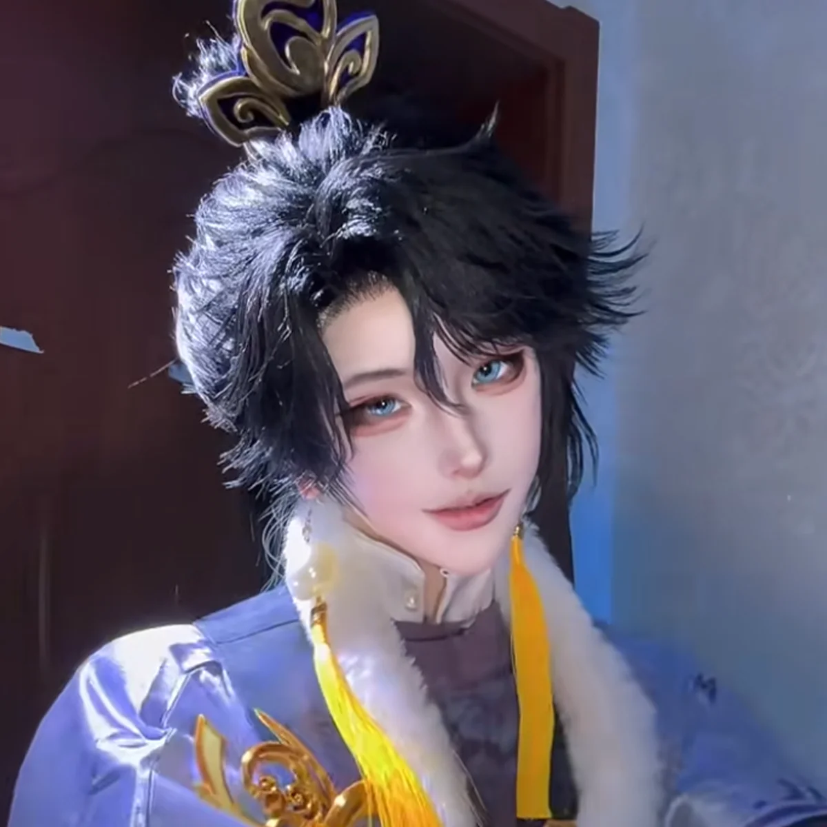 Peluca de cosplay Sun Quan de Honor of Kings |   Pelo corto y liso con cola de caballo alta y estilo juvenil animado, gorra cruda versátil