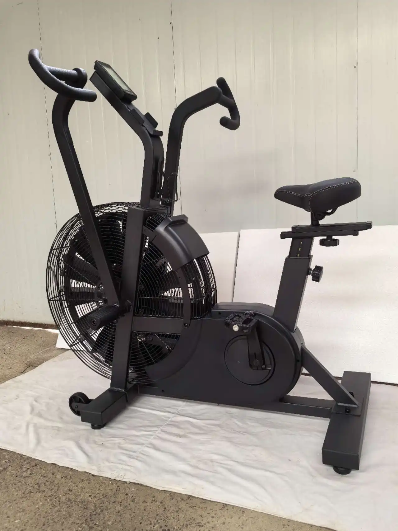 2024 New Design Commercial Use air Bike Cardio Equipment Resist Body Building air Bike