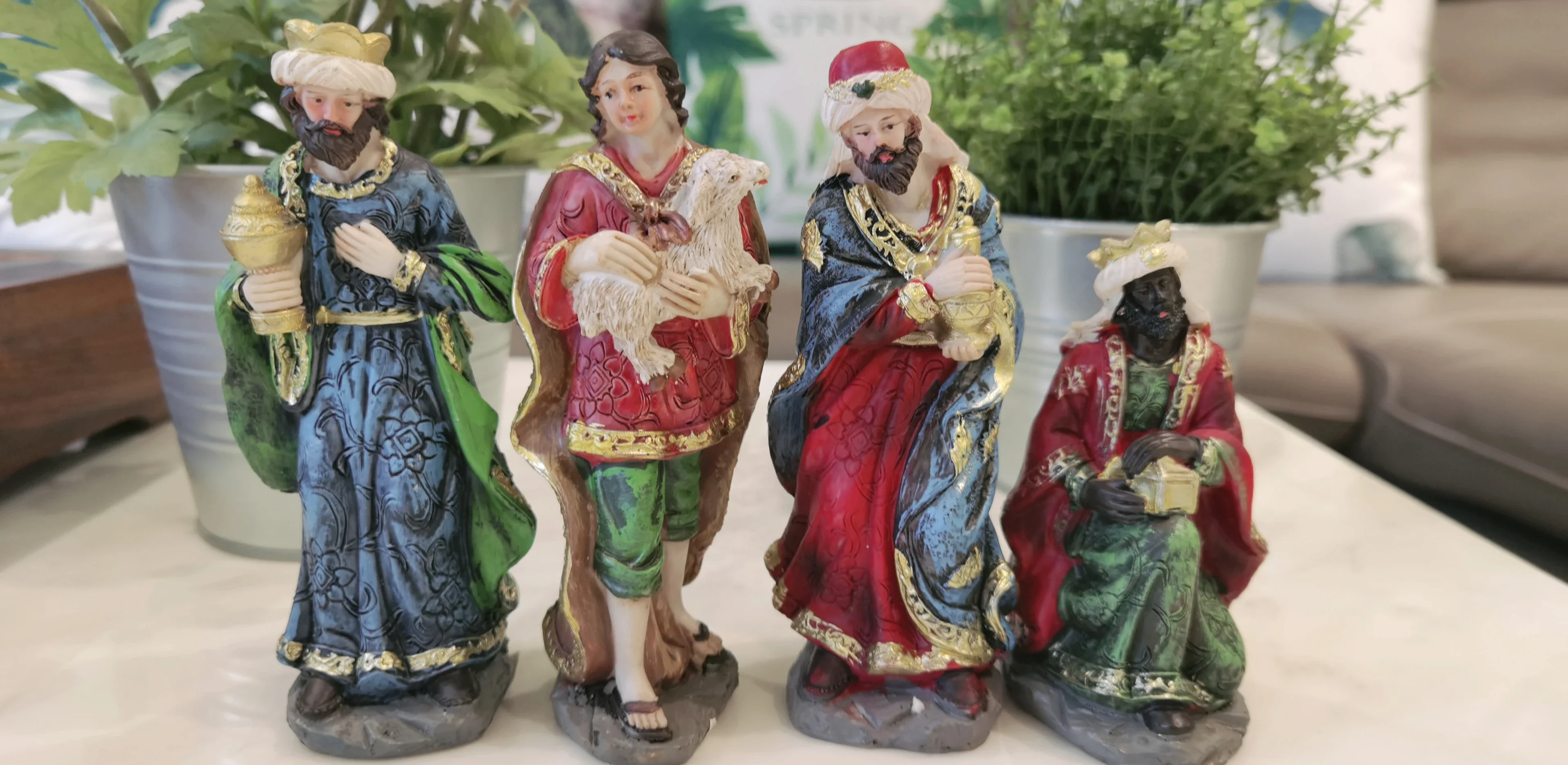 Resin Crafts Manger Group Jesus Birth Scene Decorations Three Kings and Sheepherder  Figurines Home Decoration Church Gifts