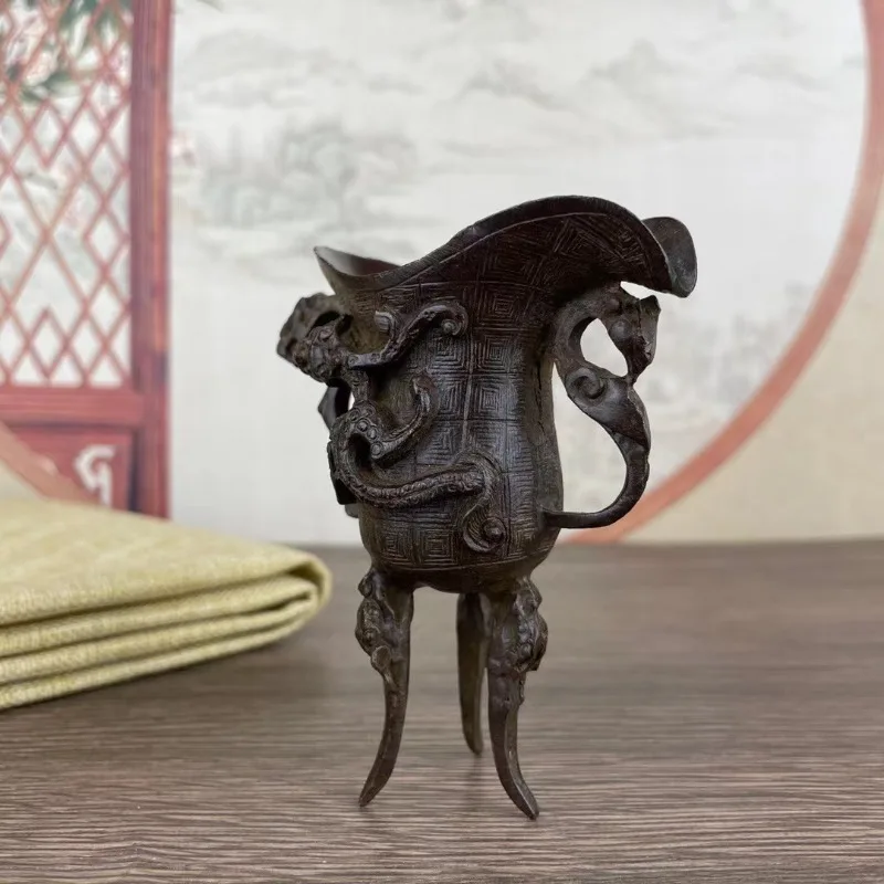 unisex Oriental Retro Imitation Jue Wine Vessel Alloy Dragon Sculpture Three Feet Goblet Desktop Decor Collectible Gift
