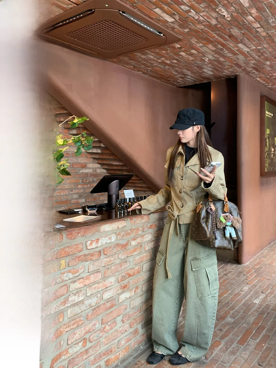 

D YANGJUN 2025 Новая женская замшевая куртка в американском стиле, песочного цвета, с длинными рукавами и полосатым узором