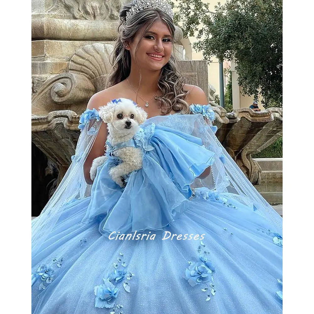 Robe De bal bleu clair avec fleurs faites à la main, Quinceanera, avec Cape, épaules dénudées, Appliques en dentelle, De 15 à 16 ans