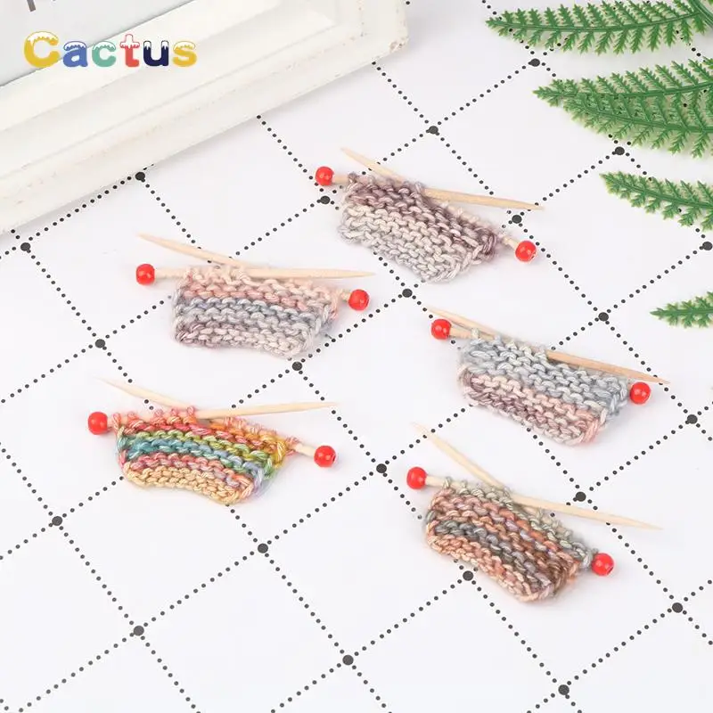 1/12 Miniature Dollhouse Simulation Thick Knitted Sweater Model DIY Accessories Decorative Ornament