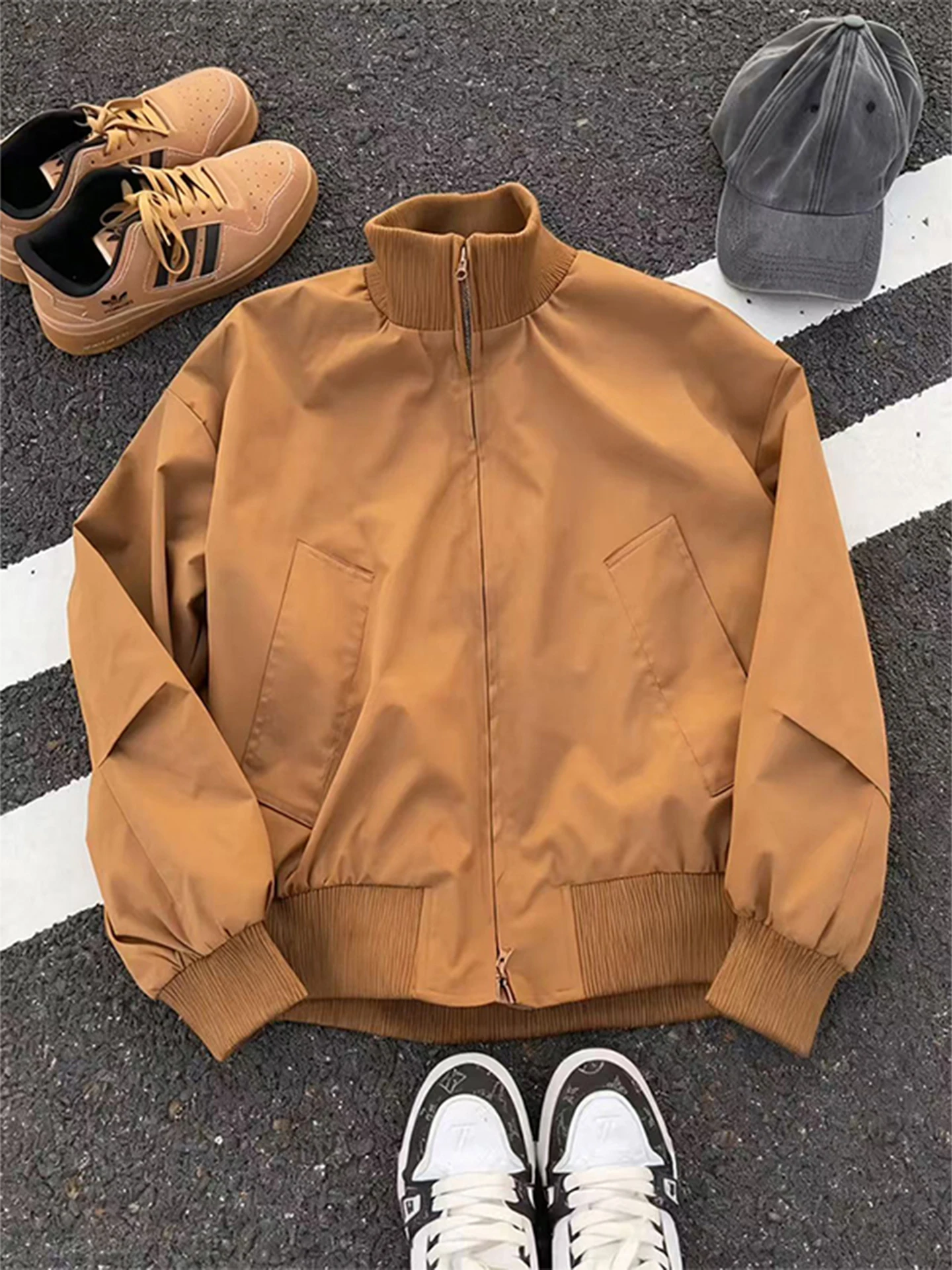 

Men's Pilot Jaet Brown Collar Bomber ort Sle Baseball Coat Autumn Faionable Loose Fit Zipper Closure Long Sve