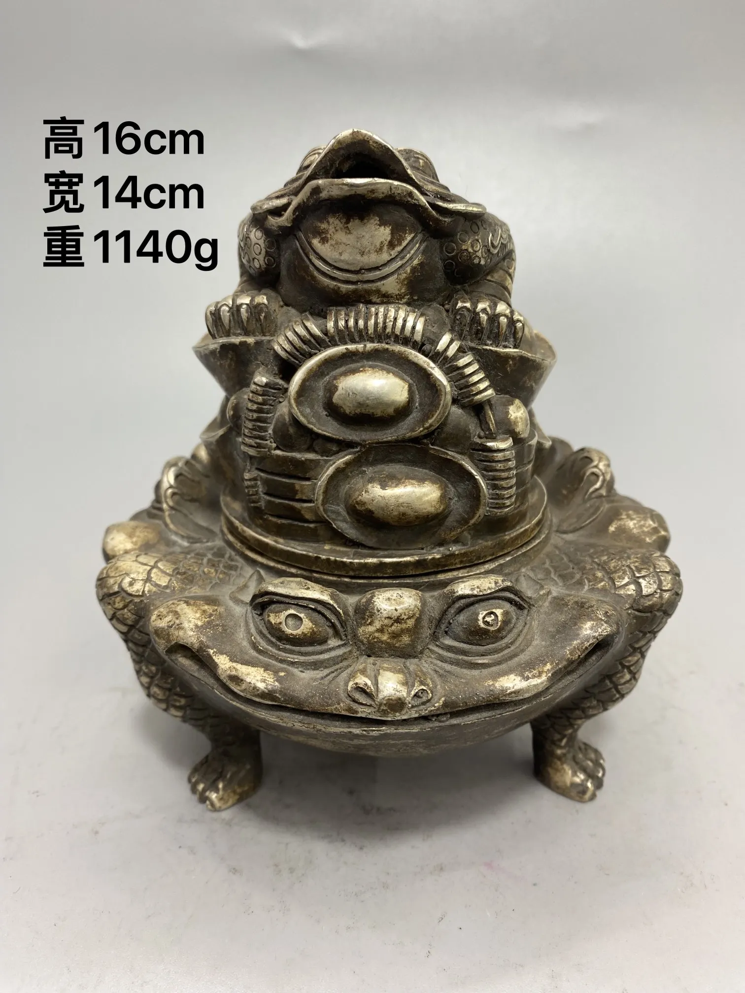 Fine Crafted Home Crafts Made of Pure Copper and Golden Toads are Suitable for Decoration and Collection