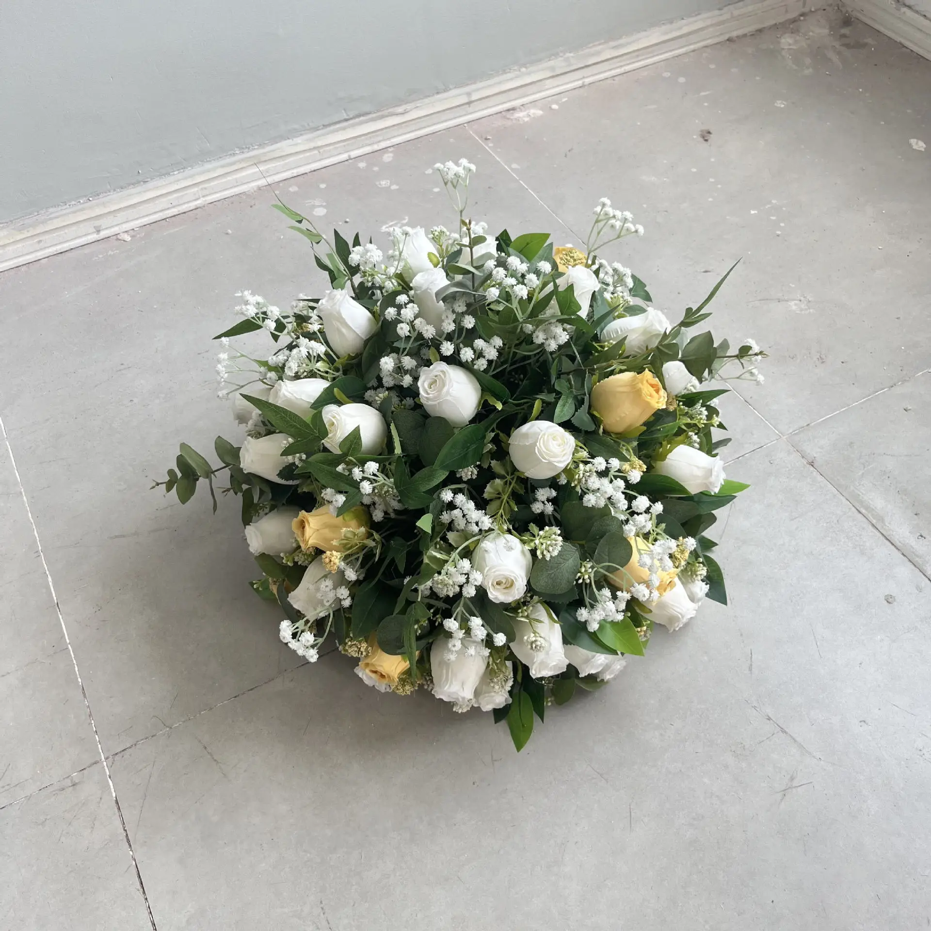 80 cm große, künstliche Rosenknospen-Blumenkugel für Kerzenständer, Metallständer, als Tischdeko für Hochzeiten, künstliche Blumenarrangements, Party-Tischdekoration. – Detail 9