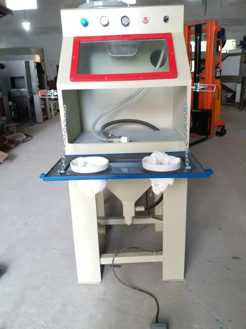 24 Year New Wet Sandblasting Machine Dustless Manual Wet Sand Blasting Cabinet Water Vapour for Sale