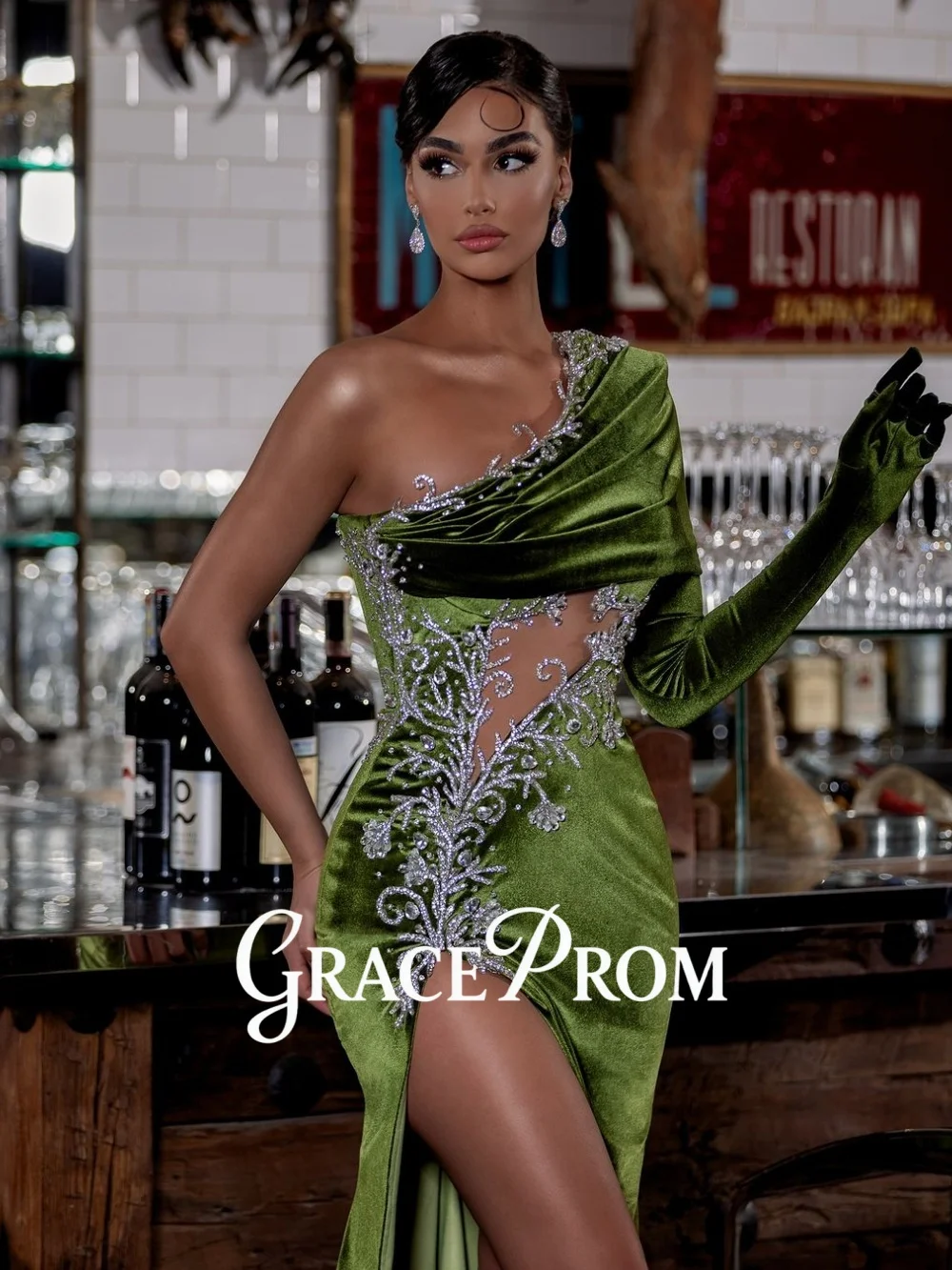 

GraceProm Изысканное зеленое бархатное вечернее платье на одно плечо с кристаллами и боковым разрезом Вечернее платье длиной до пола без перчаток