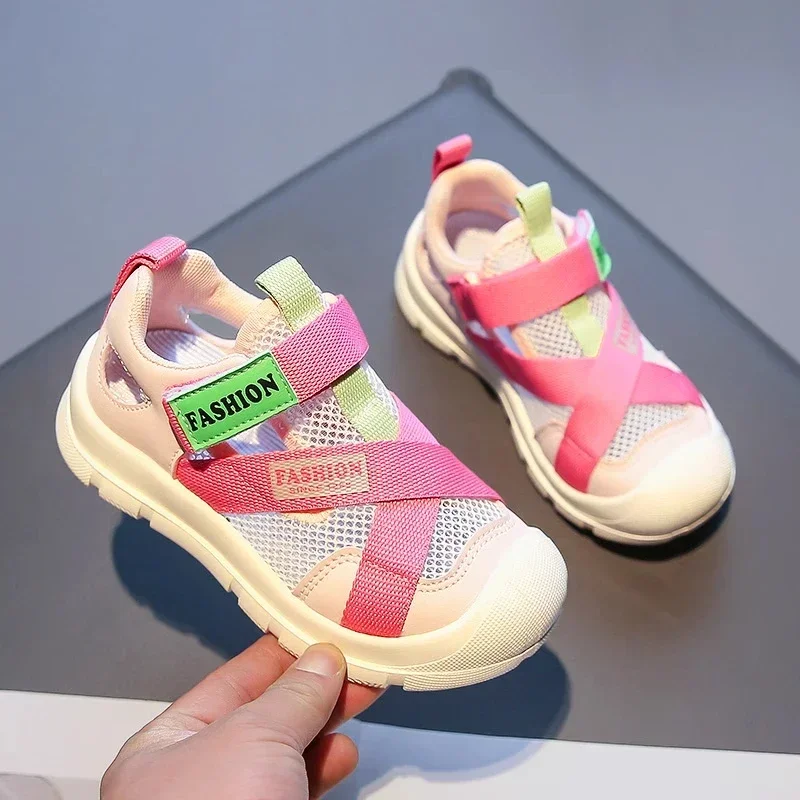 

2025 детские повседневные сандалии для девочек и мальчиков, новые летние модные нескользящие универсальные шикарные крутые кроссовки в корейском стиле с мягкой подошвой