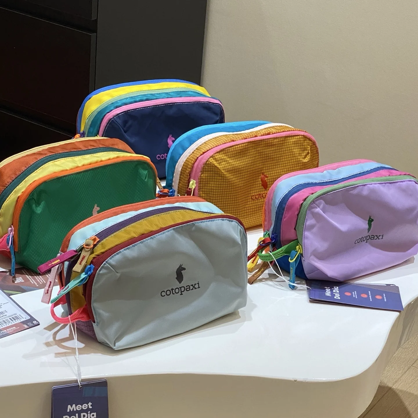 حقيبة خصر للسفر من النايلون المقاوم للماء بسعة كبيرة 4 لتر من الألبكة - حقيبة مستحضرات تجميل رياضية ذات كتلة ألوان للمشي لمسافات طويلة واللياقة البدنية